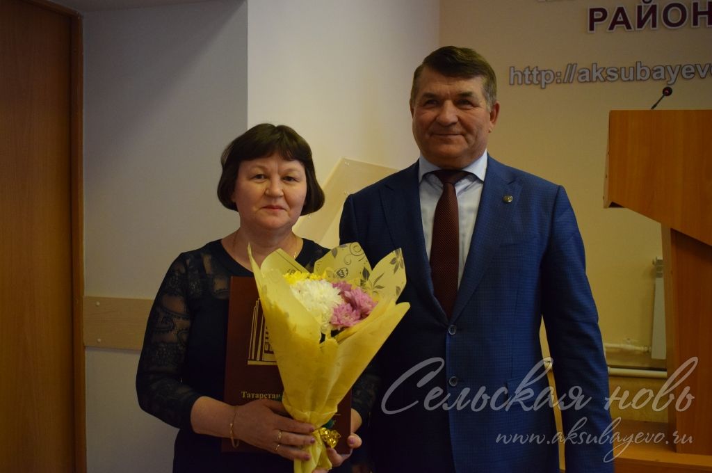 Аксубаевским муниципальным служащим вручили награды