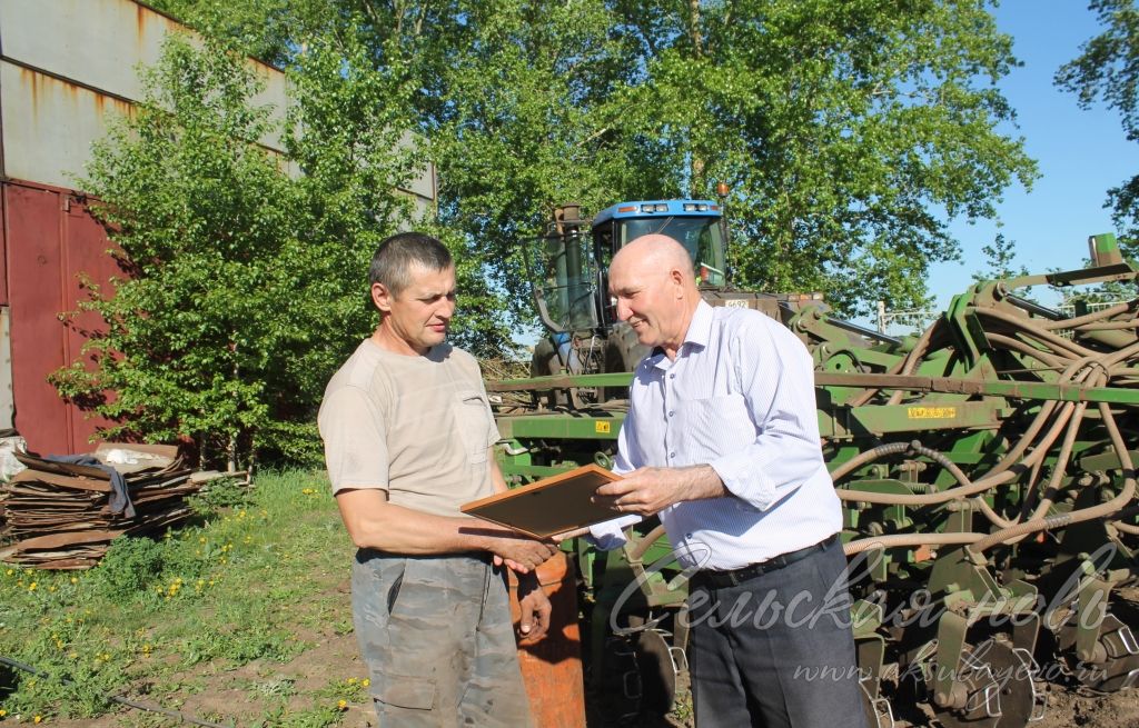 Аксубаевским  земледельцам вручили Благодарственные письма главы района