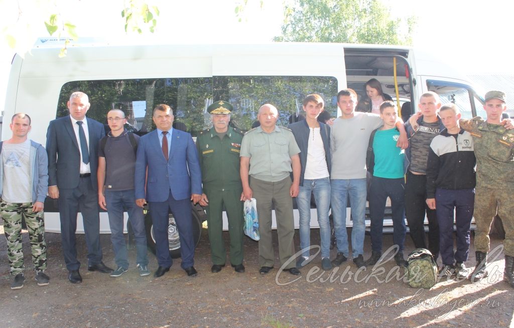 Десять юношей из Аксубаева отправились служить Родине