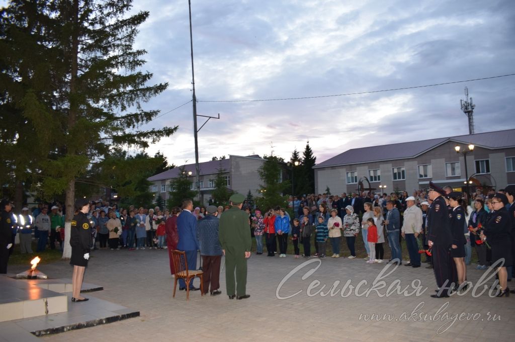 В Аксубаеве в канун Дня скорби зажгли свечи памяти