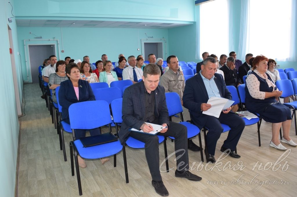 Депутаты «Единой России» обсудили в Аксубаеве организацию летнего отдыха, занятости и труда детей и подростков и вопросы благоустройства