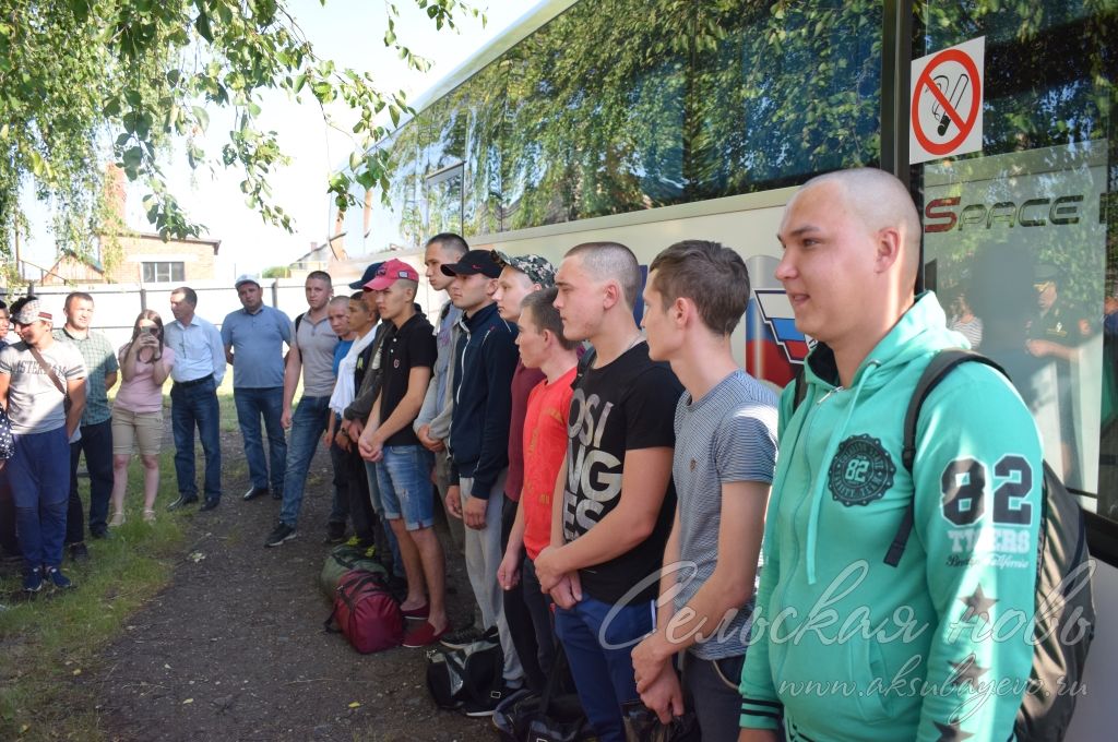 Аксубаевских парней призвали на службу Родине