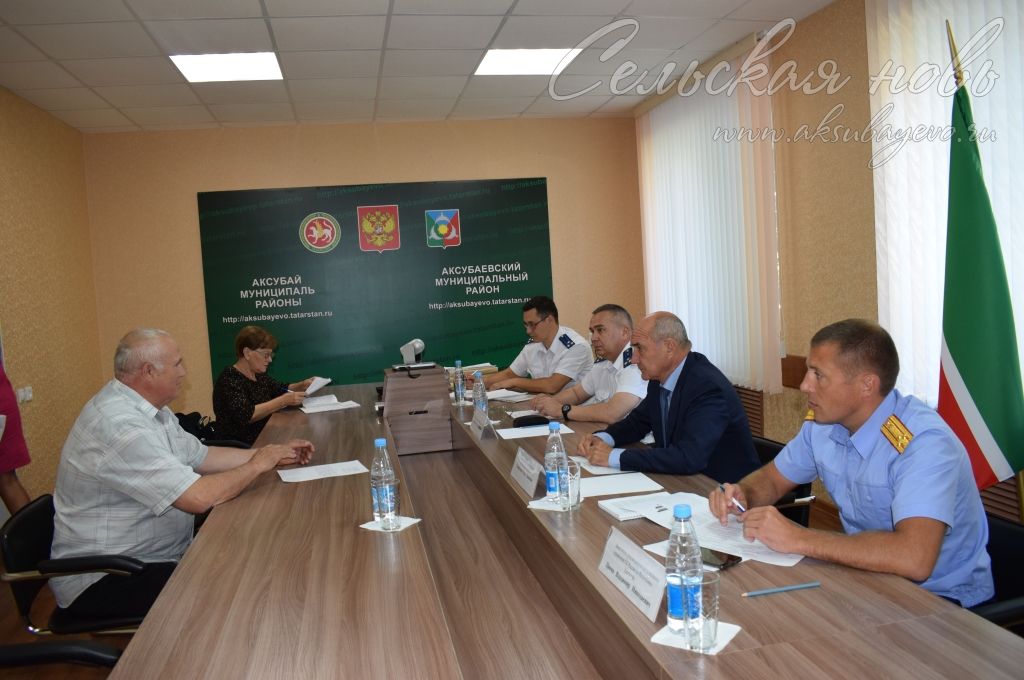 Жителей Аксубаевского района принимал главный  федеральный инспектор Ренат Тимерзянов