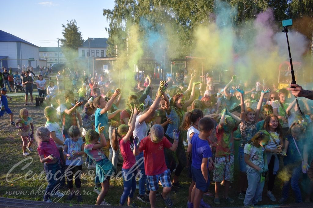 Разноцветный праздник Холи в Аксубаеве