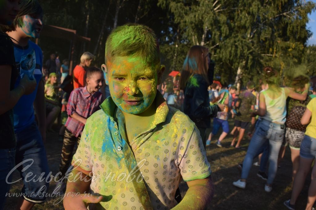 Разноцветный праздник Холи в Аксубаеве