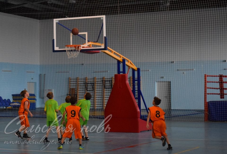 «Яшьлек» спорт залында баскетбол буенча ярышлар дәвам итә.