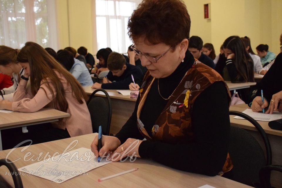 Принять участие в общеобразовательной акции «Татарча диктант» пришли от малышей до убеленных сединой стариков.