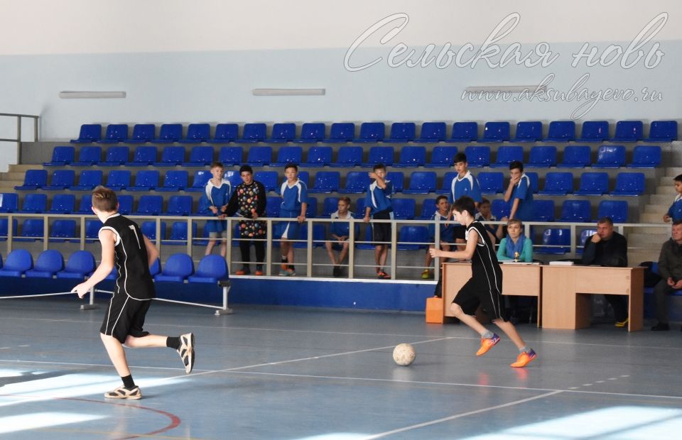 В спортивном зале «Юность» прошел второй соревновательный день Первенства спортивной школы по мини-футболу
