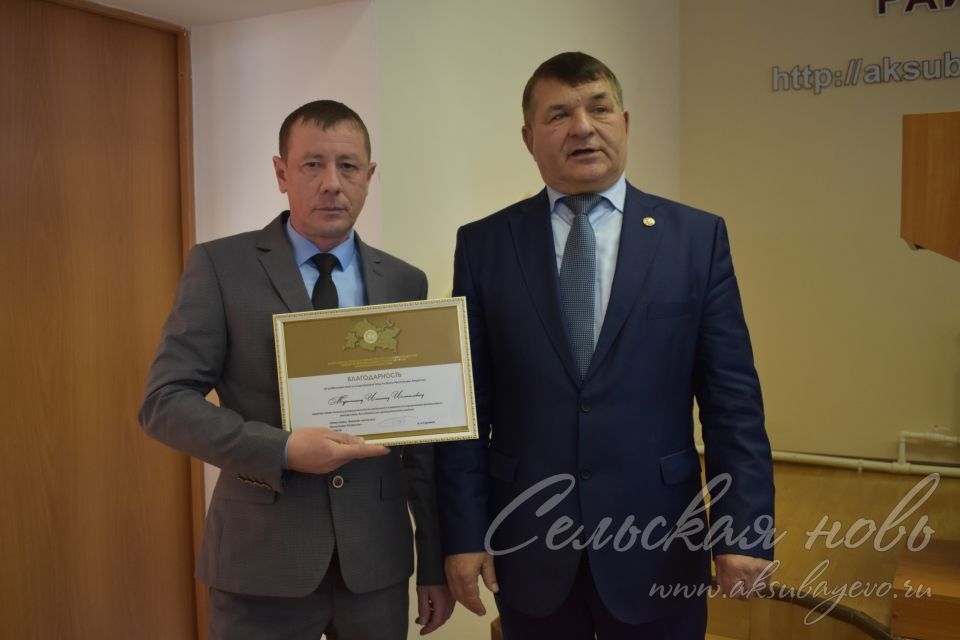 Глава района Камиль Гилманов наградил достойных в профессии аксубаевцев
