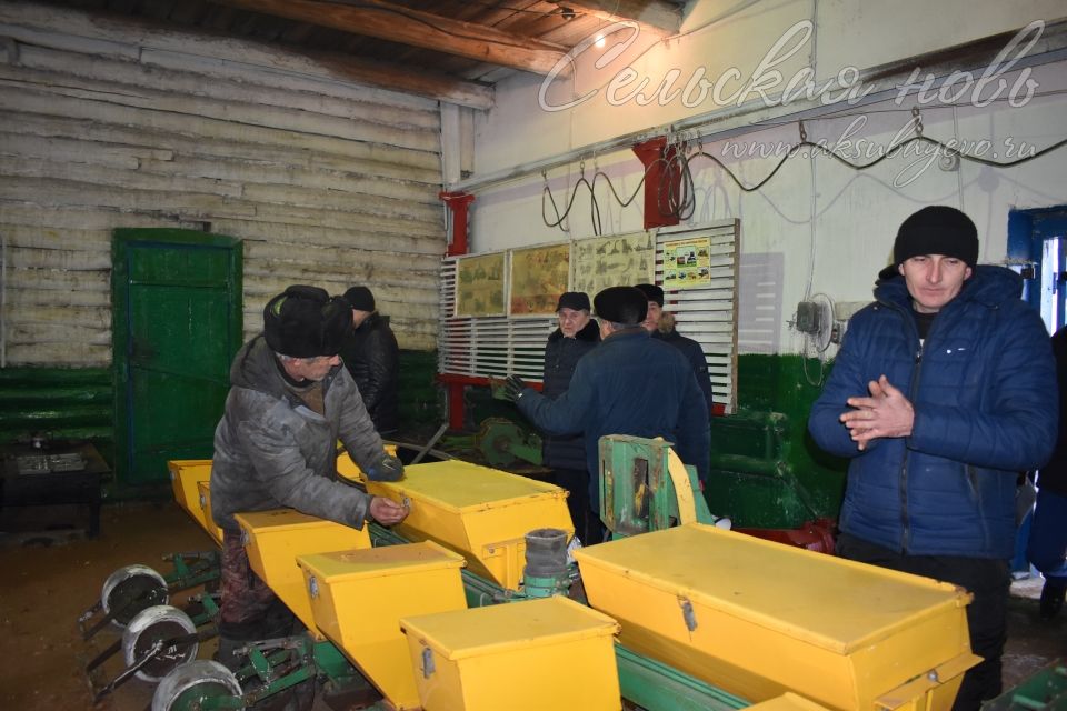 Аксубай районында авыл хуҗалыгы техникасы язгы кыр эшләренә 80 процент әзерлектә