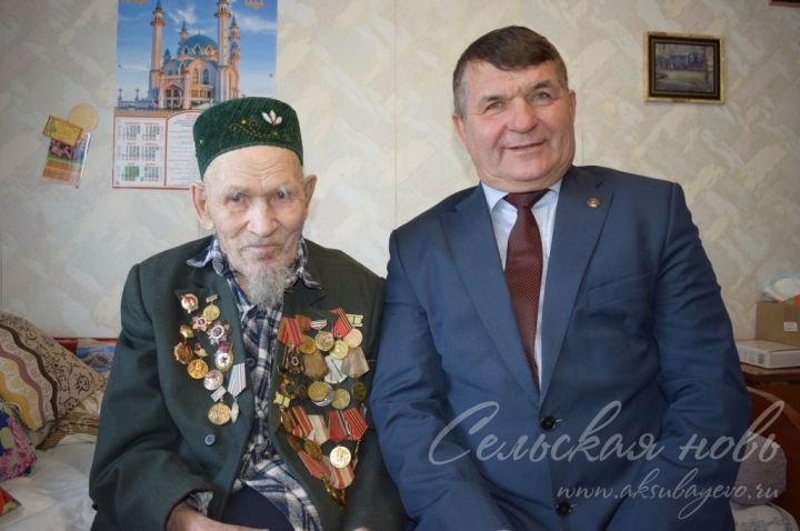 Глава Аксубаевского района Камиль Гилманов поздравил участников ВОВ с Новым годом