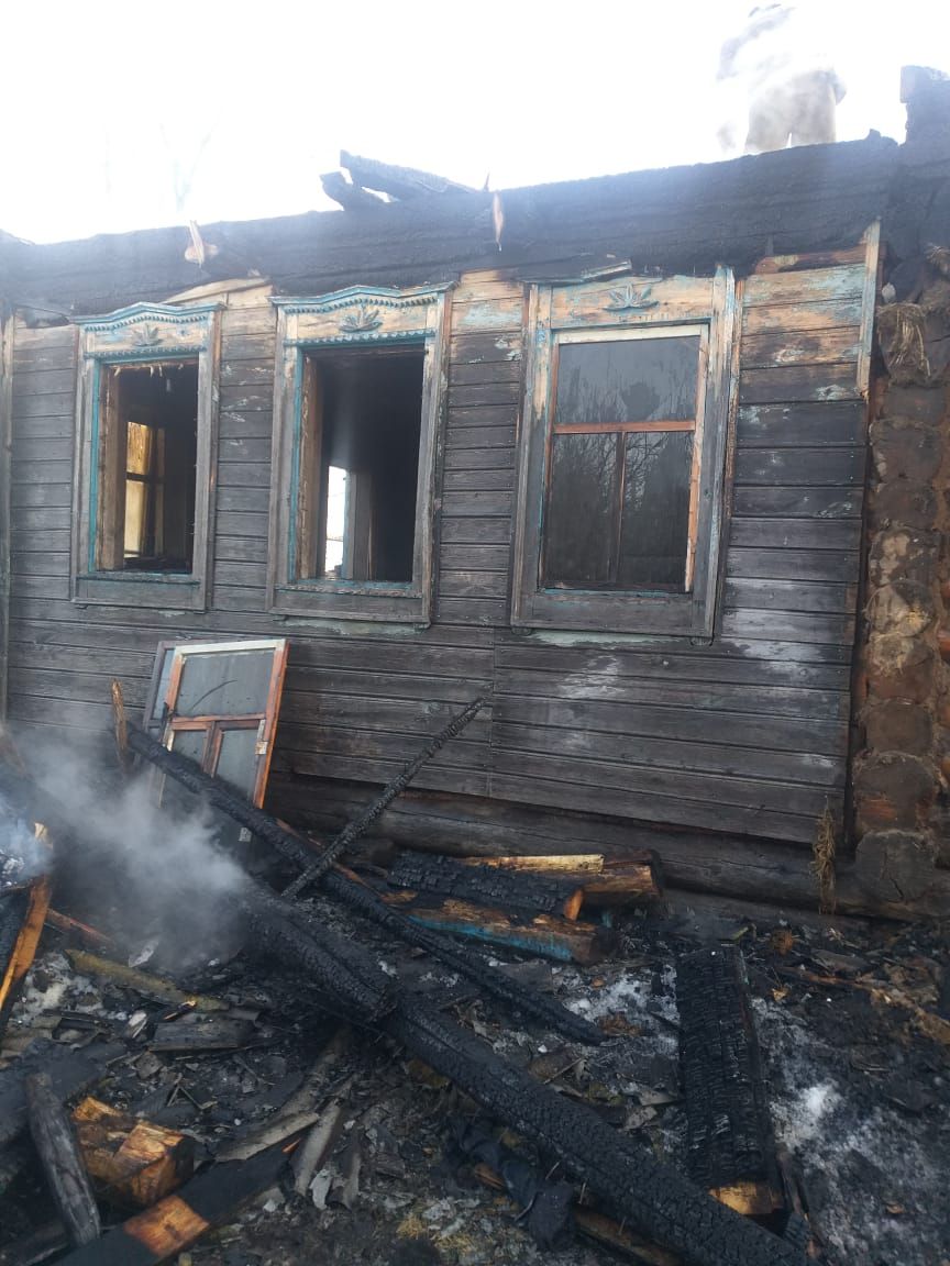 Предварительной причиной гибели мужчины на пожаре в Аксубаевском районе стала непотушеная сигарета