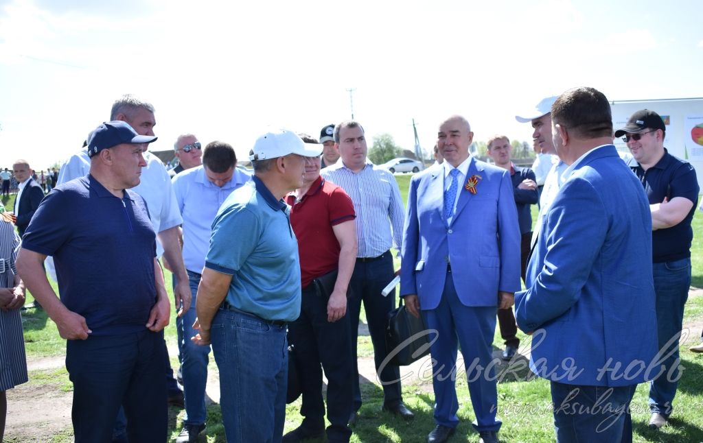 Президент Татарстана Рустам Минниханов и глава Минсельхозпрода РТ  Марат Ахметов посетили Аксубаевский район