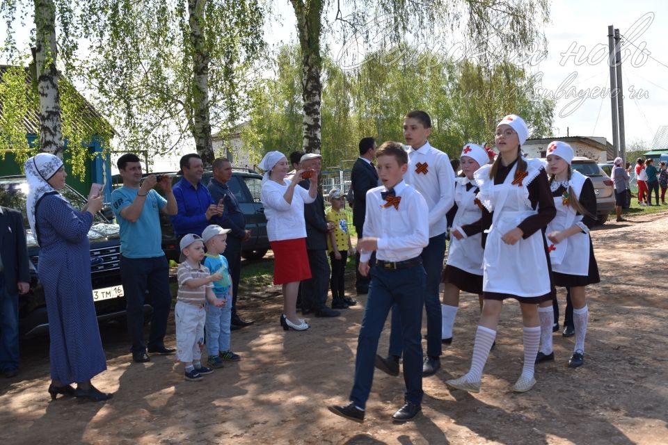 В Аксубаевскои районе открыли памятник Иреку Батыршину