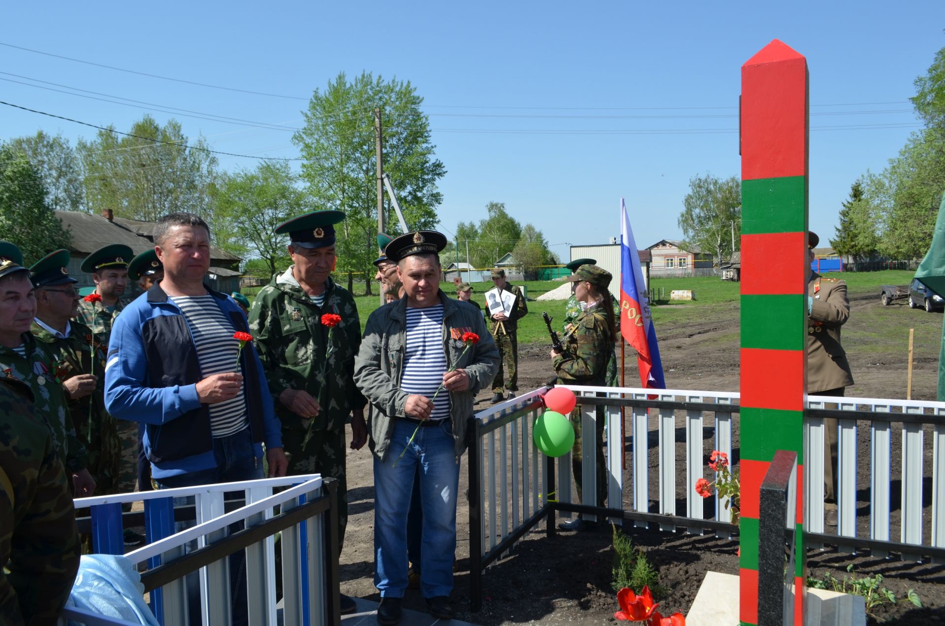 В Аксубаевском районе установили монумент и пограничный столб в память о днях службы