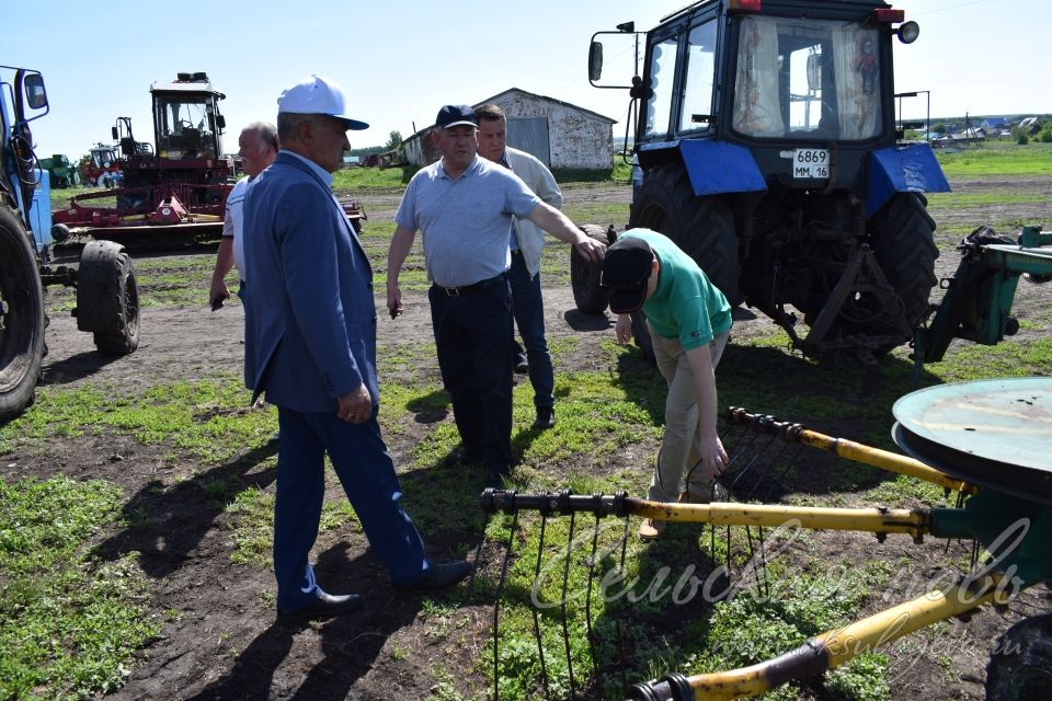 В Аксубаевском районе проверяют кормоуборочную технику прямо в деле: после приемки - на кормозаготовку