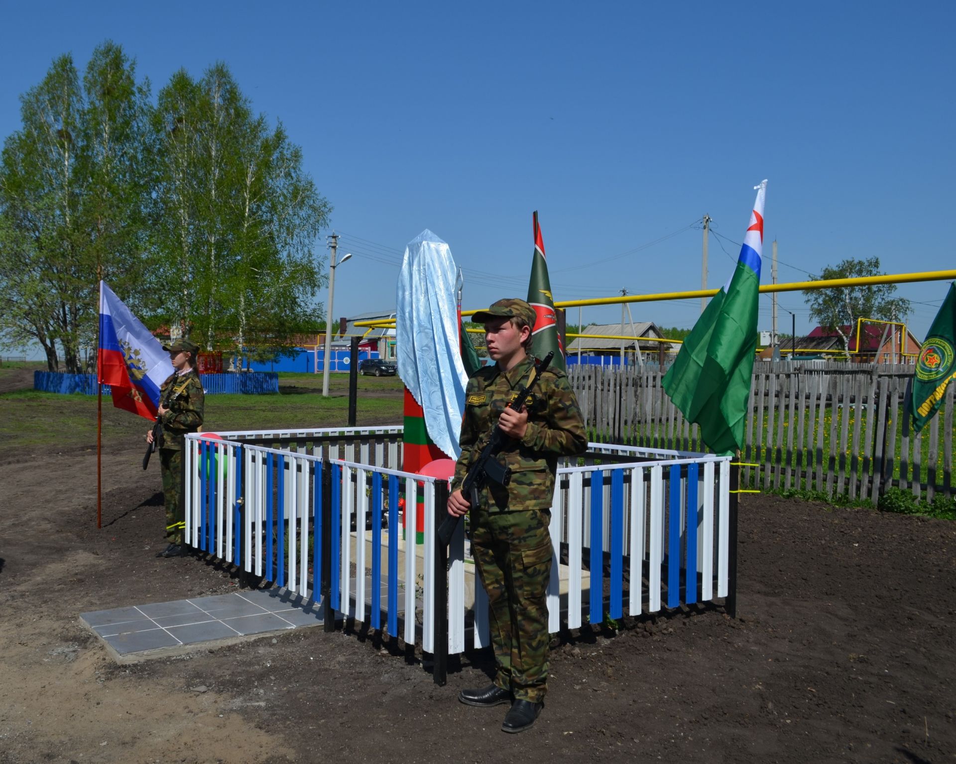 В Аксубаевском районе установили монумент и пограничный столб в память о днях службы