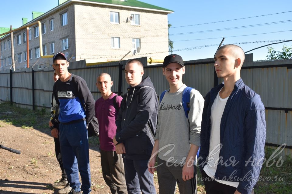 Аксубаевские юноши отправились на службу