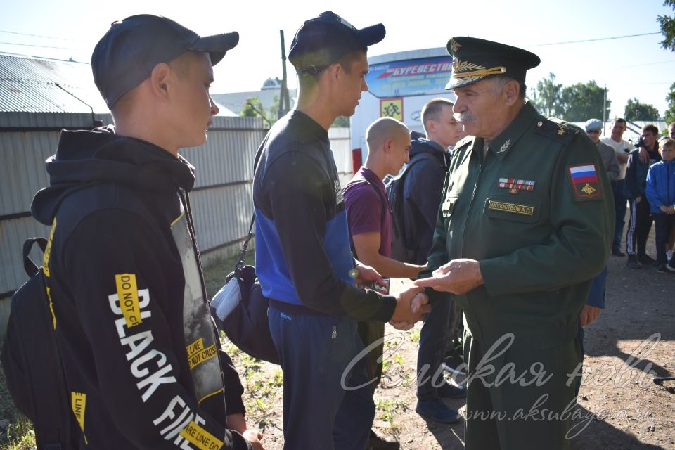 Аксубаевские юноши отправились на службу