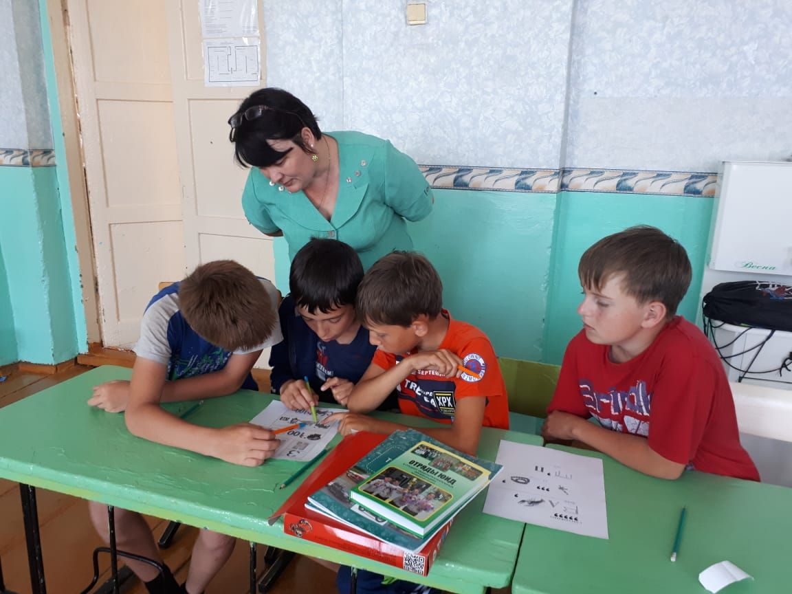 Госавтоинспекторы Аксубаевского района проводят мероприятия в пришкольных лагерях