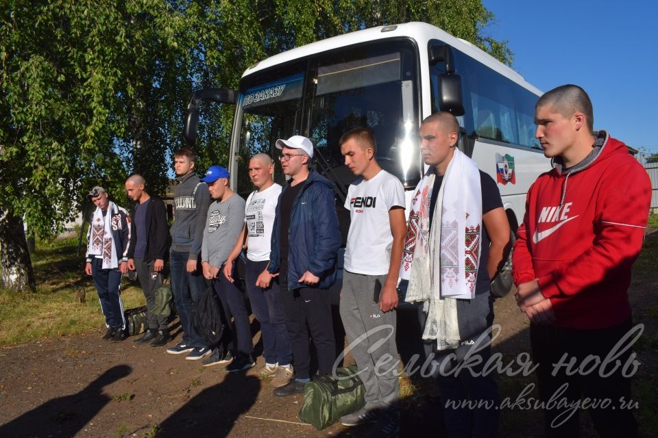 Аксубаевцев проводили в армию с почестями