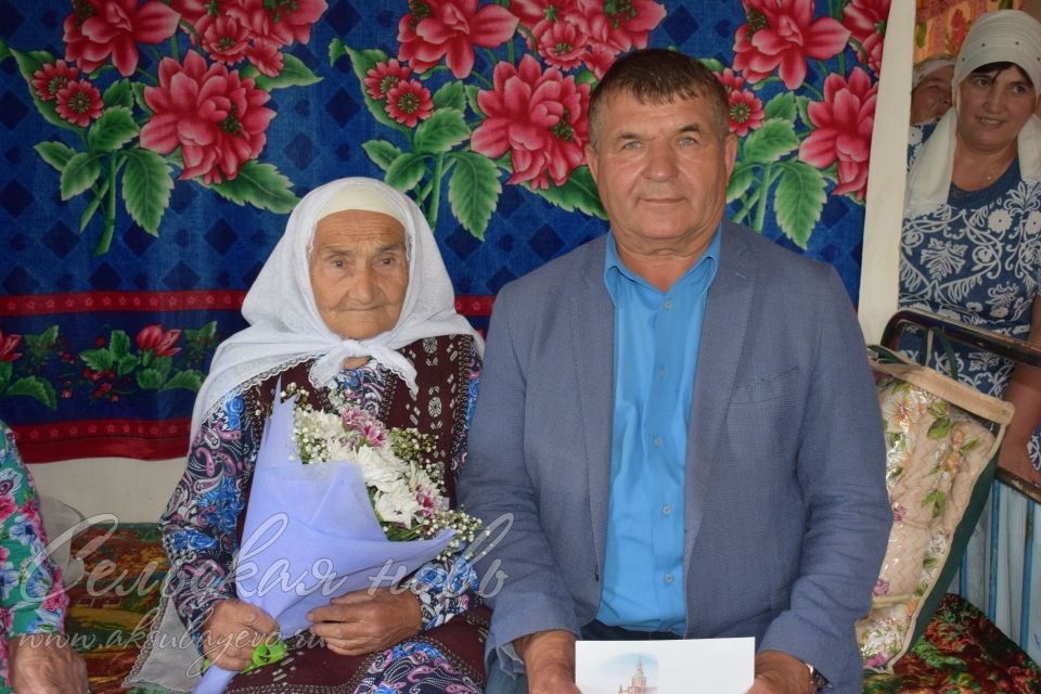 Глава Аксубаевского муниципального района Камиль Гильманов поздравил ветерана тыла и труда с 90-летним юбилеем!