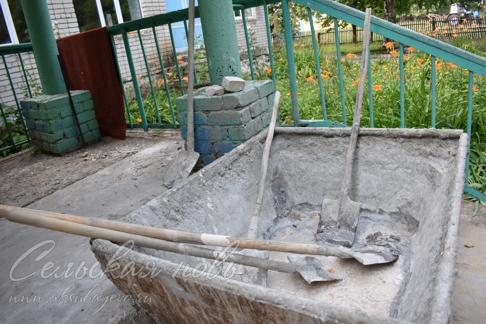 В Аксубаевском районе капитально ремонтируют сельскую школу