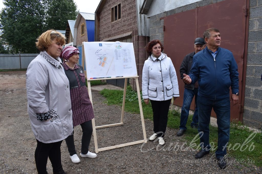 Проект "Наш двор" шагает по Аксубаеву: жителям нужен асфальт, освещение, детская площадка