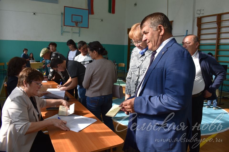 На избирательном участке №572 в Аксубаеве проголосовал глава района Камиль Гилманов