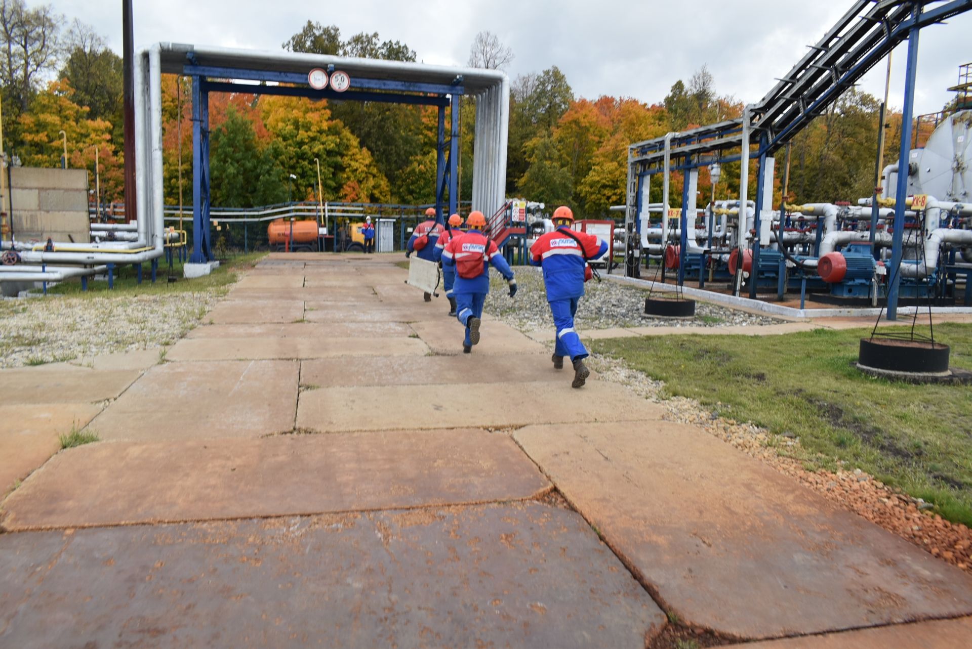 Аксубаевские спасатели отработали последствия «разлива нефти»