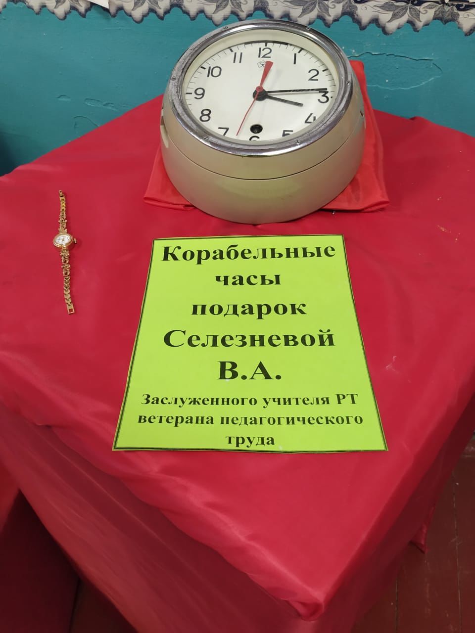 В Старых Саврушах открылась выставка часов