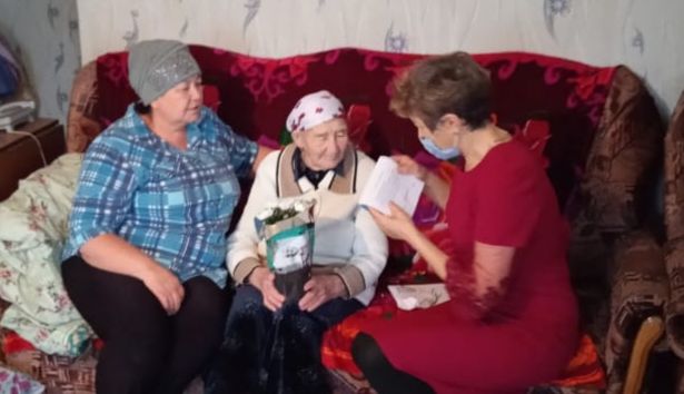 Труженица тыла Аксубаевского района отметила 90-летний юбилей