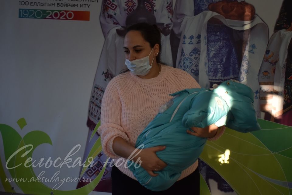В Аксубаевском районе чествовали сотого новорожденного