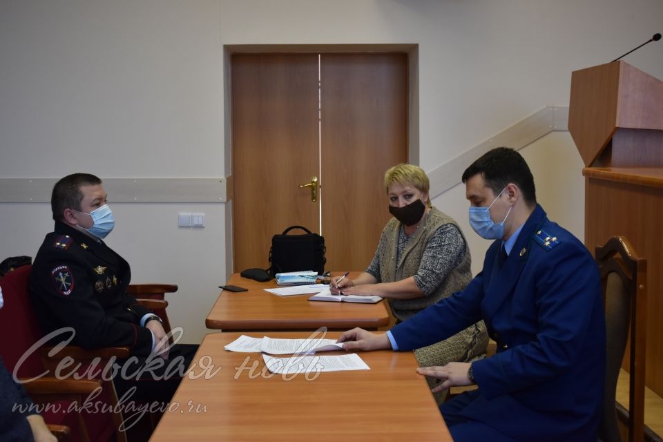 По поручению прокурора в Аксубаевском районе проверят отпуск аптеками льготных лекарств