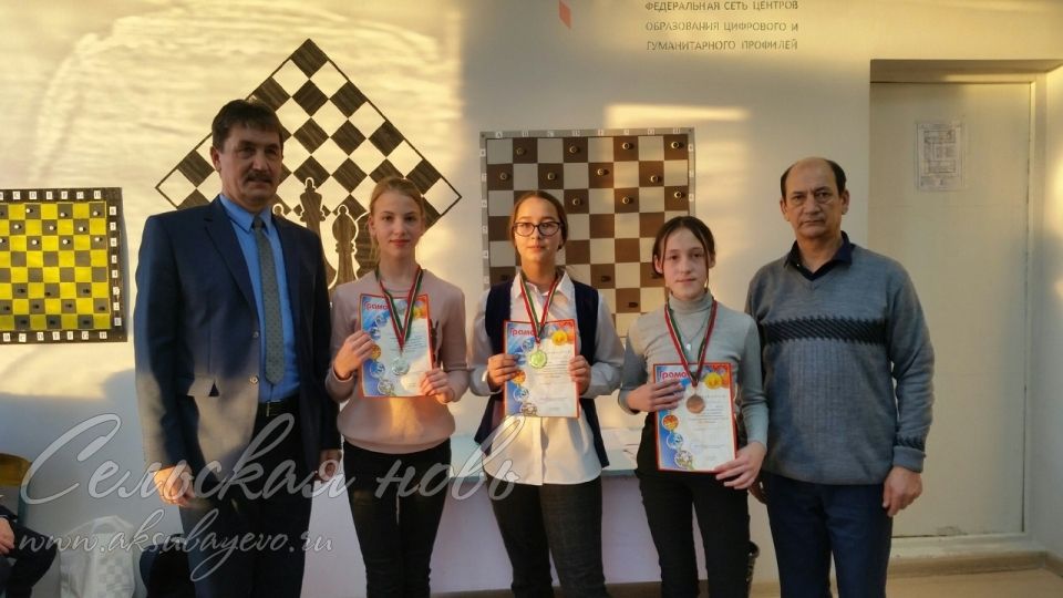 В родной школе аксубаевского Героя соцтруда соревновались юные шашисты