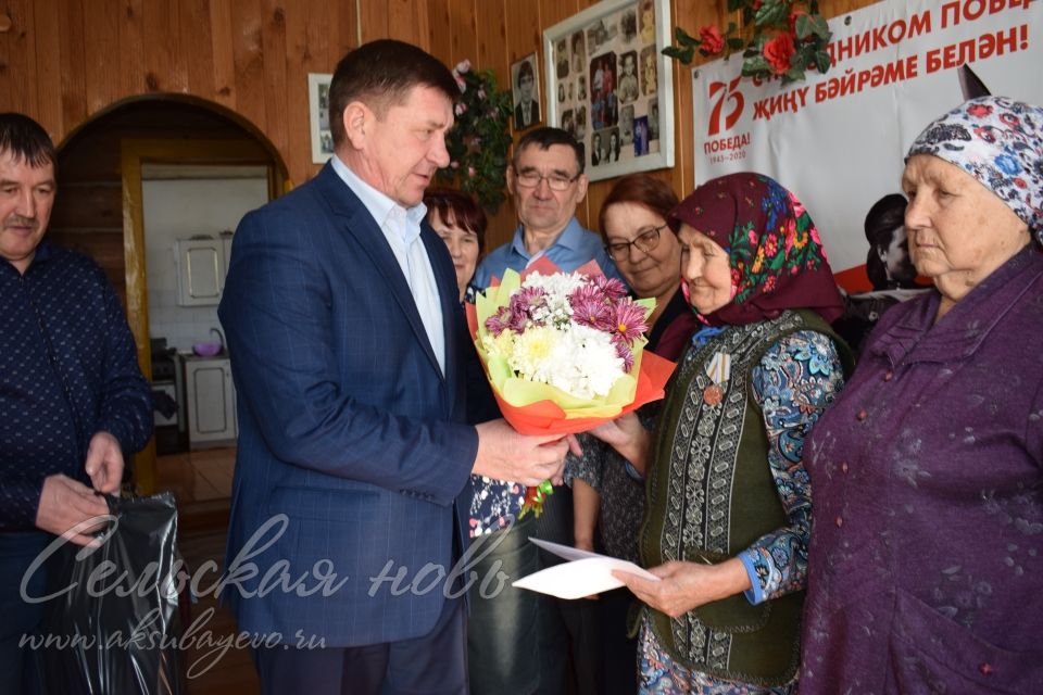 Аксубаевский ветеран удостоилась и подарков, и медали