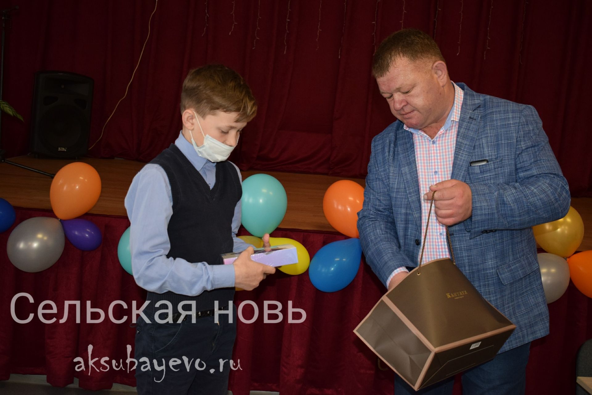 Аксубаевскому ученику вручили планшет для обучения в удаленном режиме
