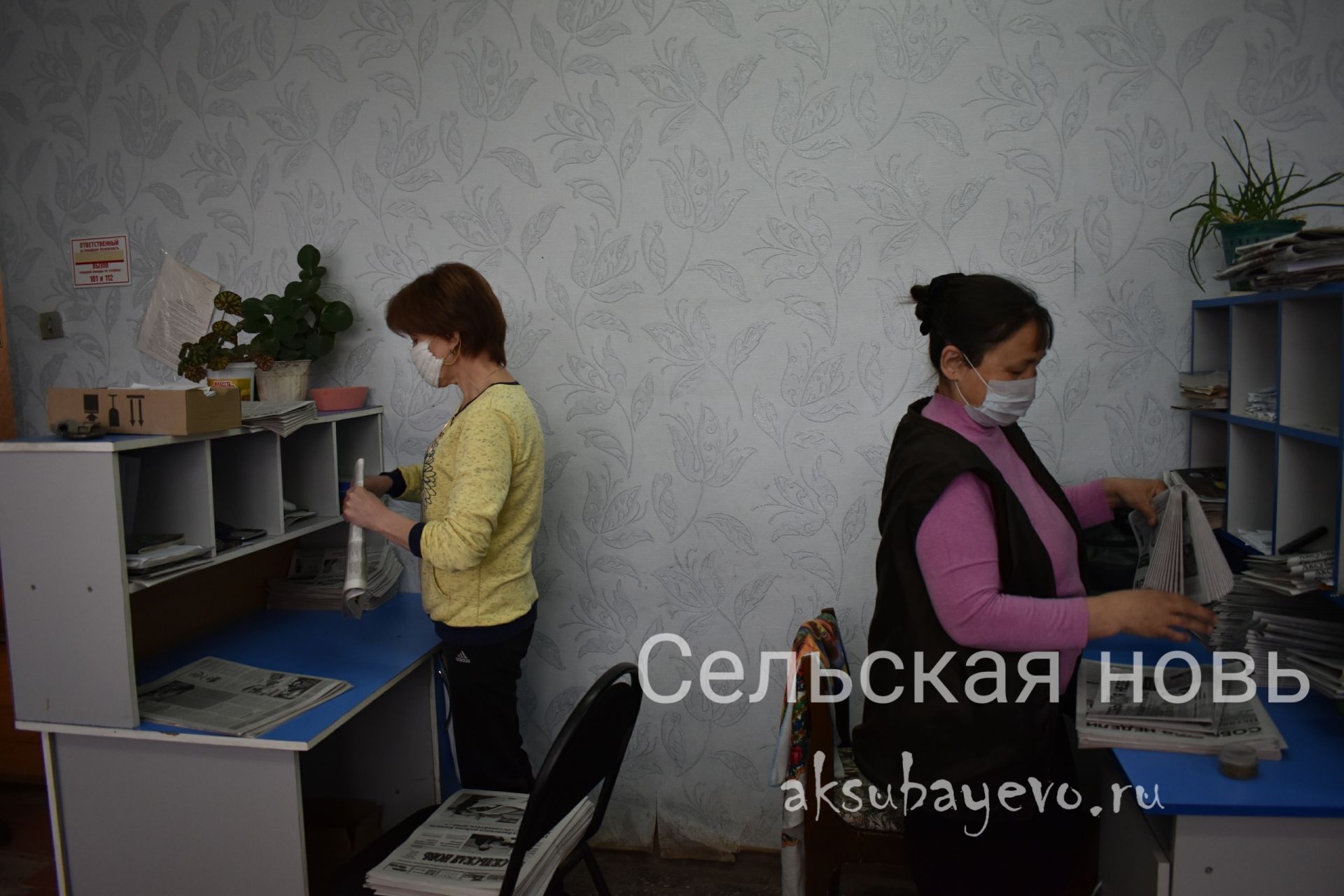 Аксубаевские почтальоны помогают редакции «Сельской нови» доставлять газеты по райцентру&nbsp;
