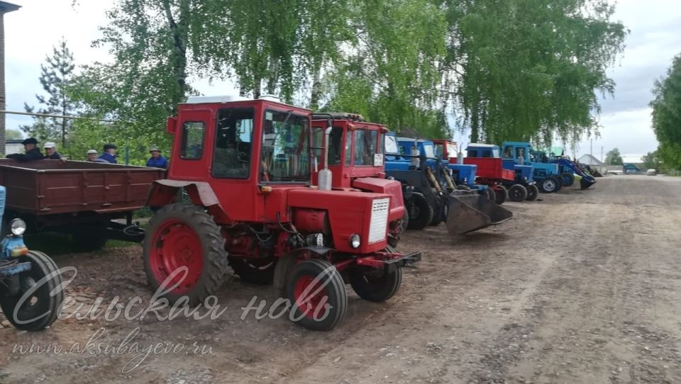 В Аксубаевском районе проверяют трактора частников