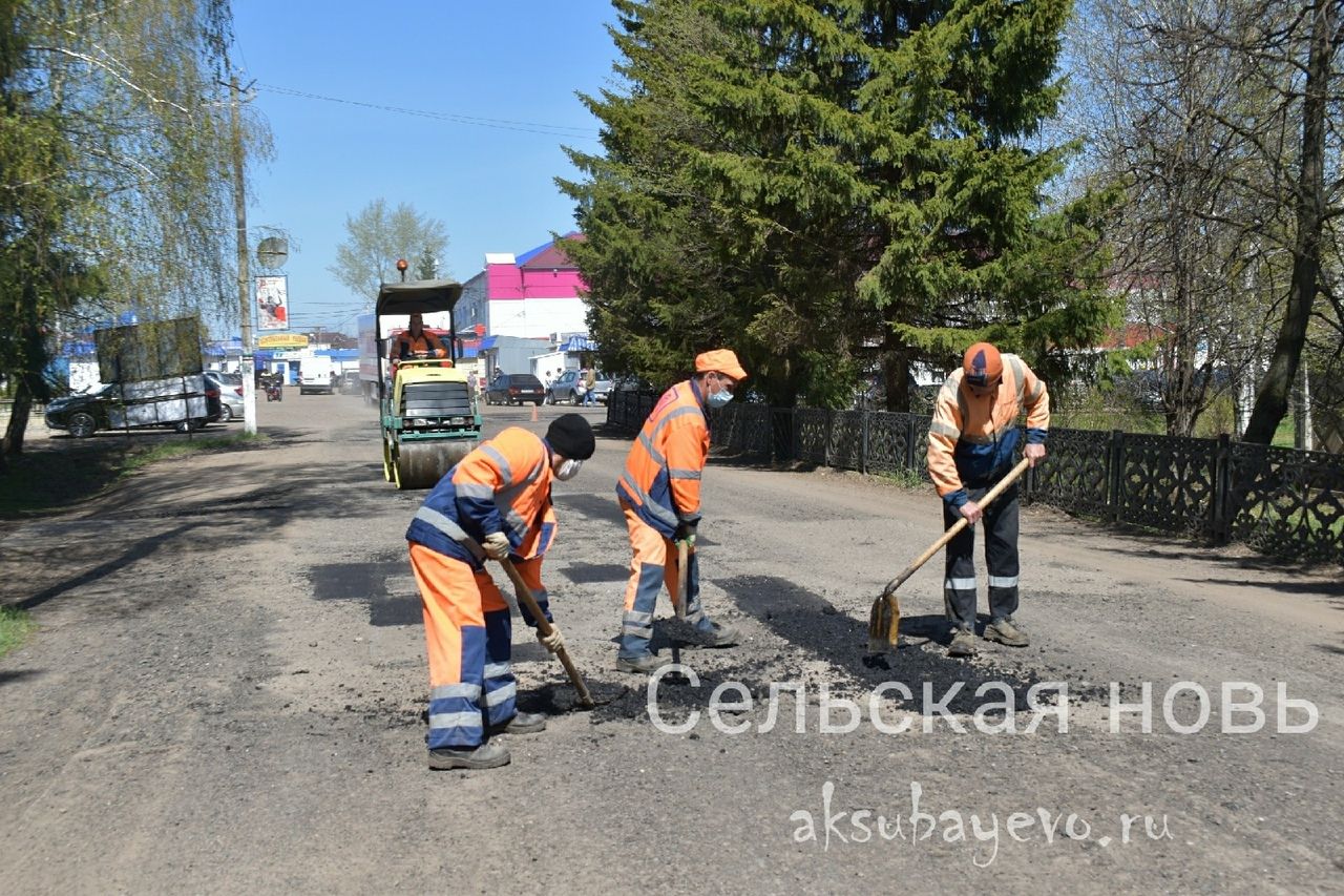 В Аксубаеве приступили к ямочному ремонту улиц