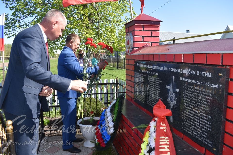 В Аксубаевском районе открыли мемориальную доску памяти участника ВОВ Владимира Лябукова