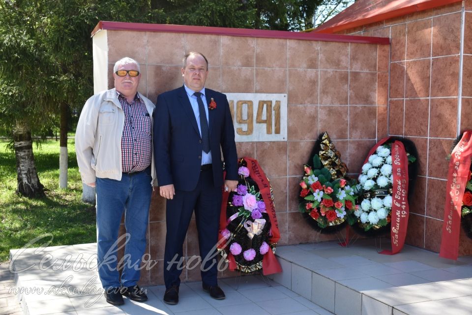 Глава Аксубаевского района Камиль Гилманов возложил венок к Вечному огню