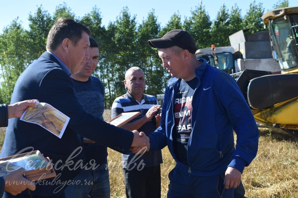 Аксубаевские комбайнеры получили награды по итогам пятидневки