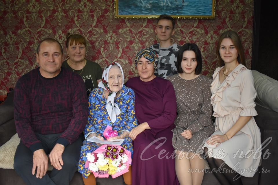 Жительница Аксубаева 90-летний юбилей встретила с песнями