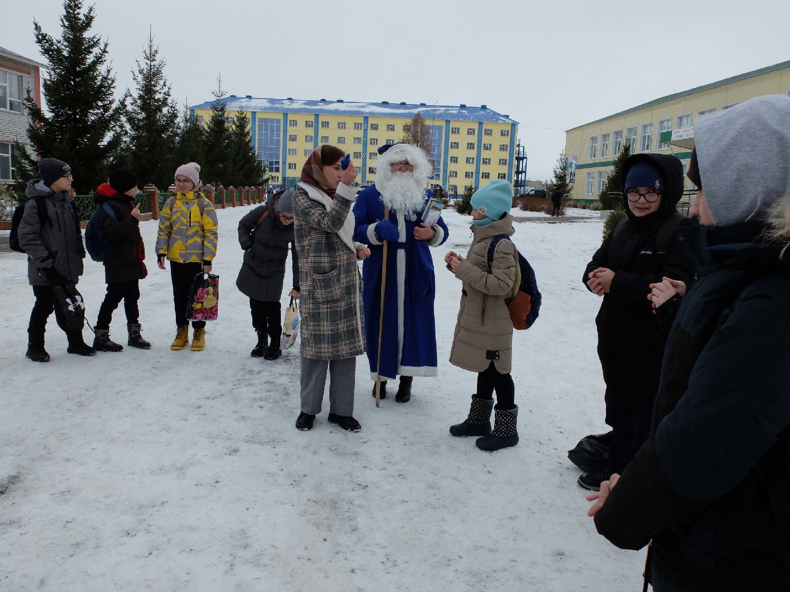 Аксубаевские школьники отпраздновали День рождения Деда Мороза