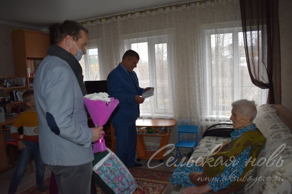 Аксубаевский юбиляр, будучи учителем, в брод переносила детей на корточках