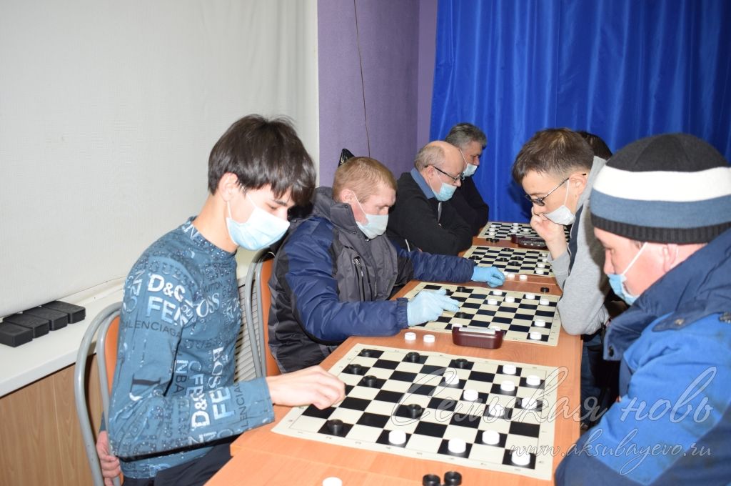 Аксубаевцы отметили юбилей Геннадия Горбатова шашечным турниром