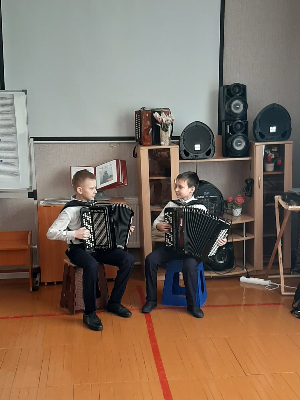 В Аксубаевской «Нежности» детский ансамбль «Аксубай егетлэре» дал концерт