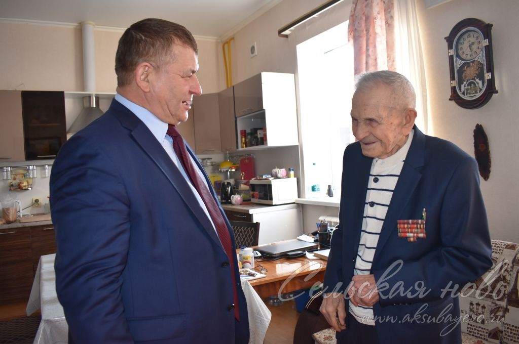 Камиль Гилманов поздравил с Днем защитника Отечества аксубаевских участников войны