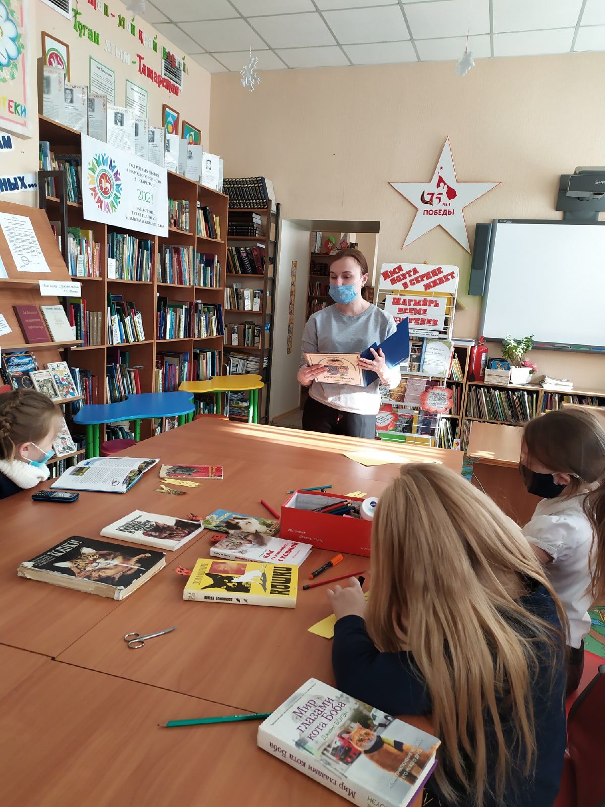 В Аксубаевской библиотеке научились делать закладки для книг